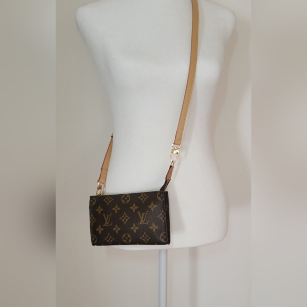 100% Authentic Louis Vuitton Monogram Pouch !!! - Picture 2 of 13